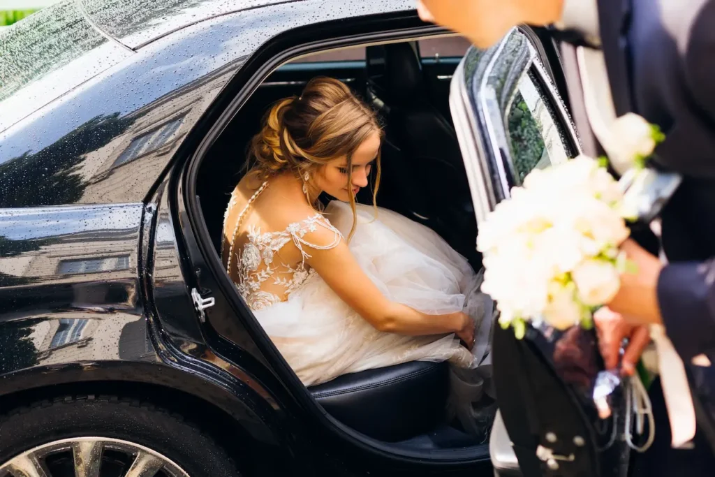 auto do ślubu, ślub, wesele, samochód do ślubu, dekoracja samochodu do ślubu